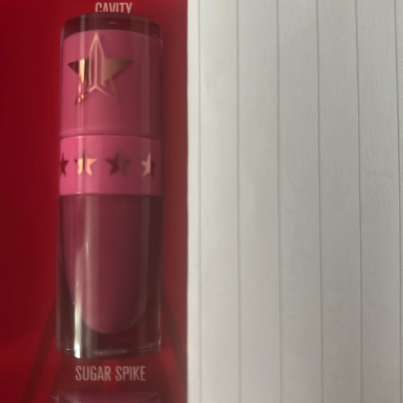 Jeffree star Velour Liquid Lipstick in Sugar Spike: Flamingo pink with a matte - Picture 2 of 4